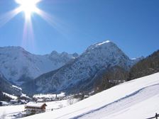 Verschneiter Hausberg