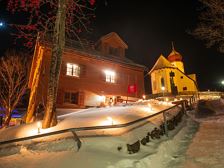 Kulisse Pfarrhof - FIS Skimuseum Damüls