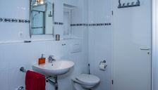 Apartment, shower and bath, toilet, 1 bed room