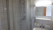 Single room, shower, toilet, standard