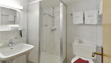 Double room, shower, toilet, standard