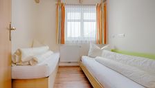 Apartment, shower and bath tub, facing the garden