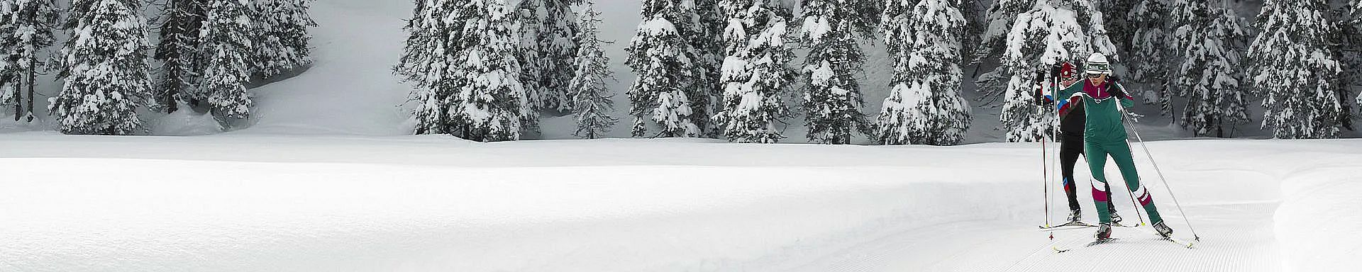 klostertal-winter-langlaufen-paar-loipe