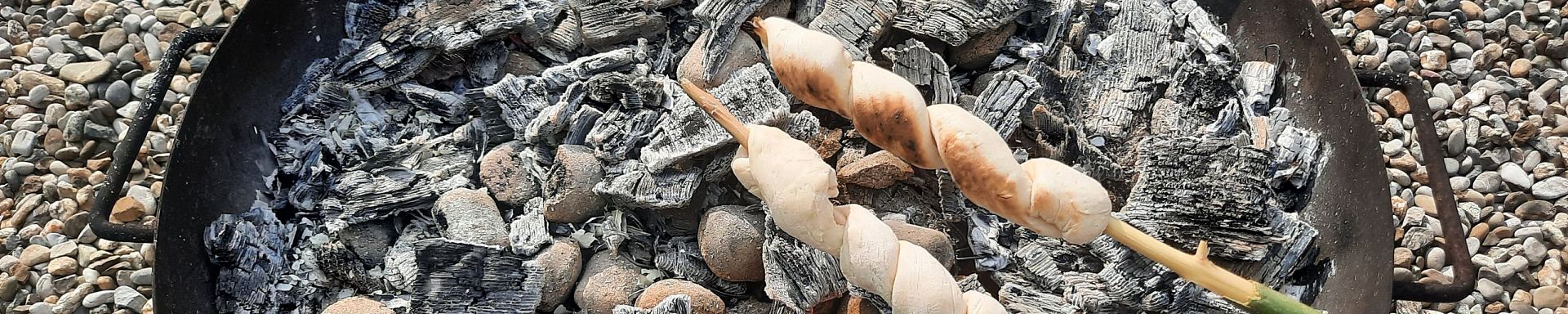 sommer-grillen-stockbrot