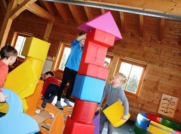 Outdoor und Indoor Spieleparadies