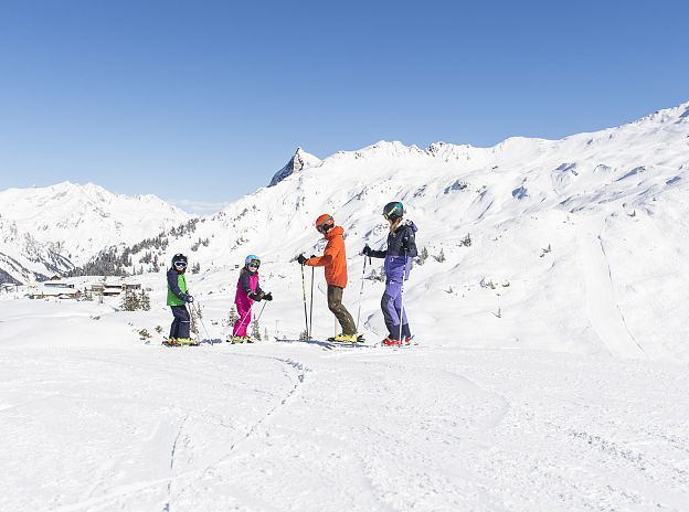 Familienwinter in der Alpenregion Vorarlberg