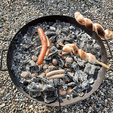 sommer-grillen-stockbrot