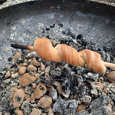 sommer-grillen-stockbrot