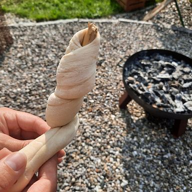 sommer-grillen-stockbrot