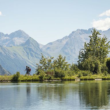 walsertal-sommer-seewaldsee-spazieren