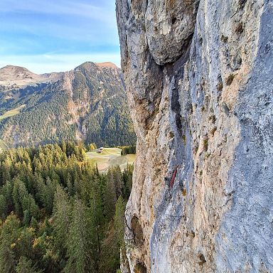 walsertal-sommer-wandfluh-klettersteigbau