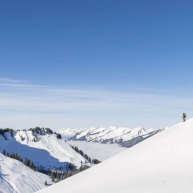 Atemberaubende Ausblicke beim Schneeschuhwandern